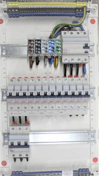 Ftronic Unterverteilung 3-reihig, auf Putz, bestückt mit: 1 Fi und 12 LS B 16 A 1-polig und 1LS B 16 A 3-polig